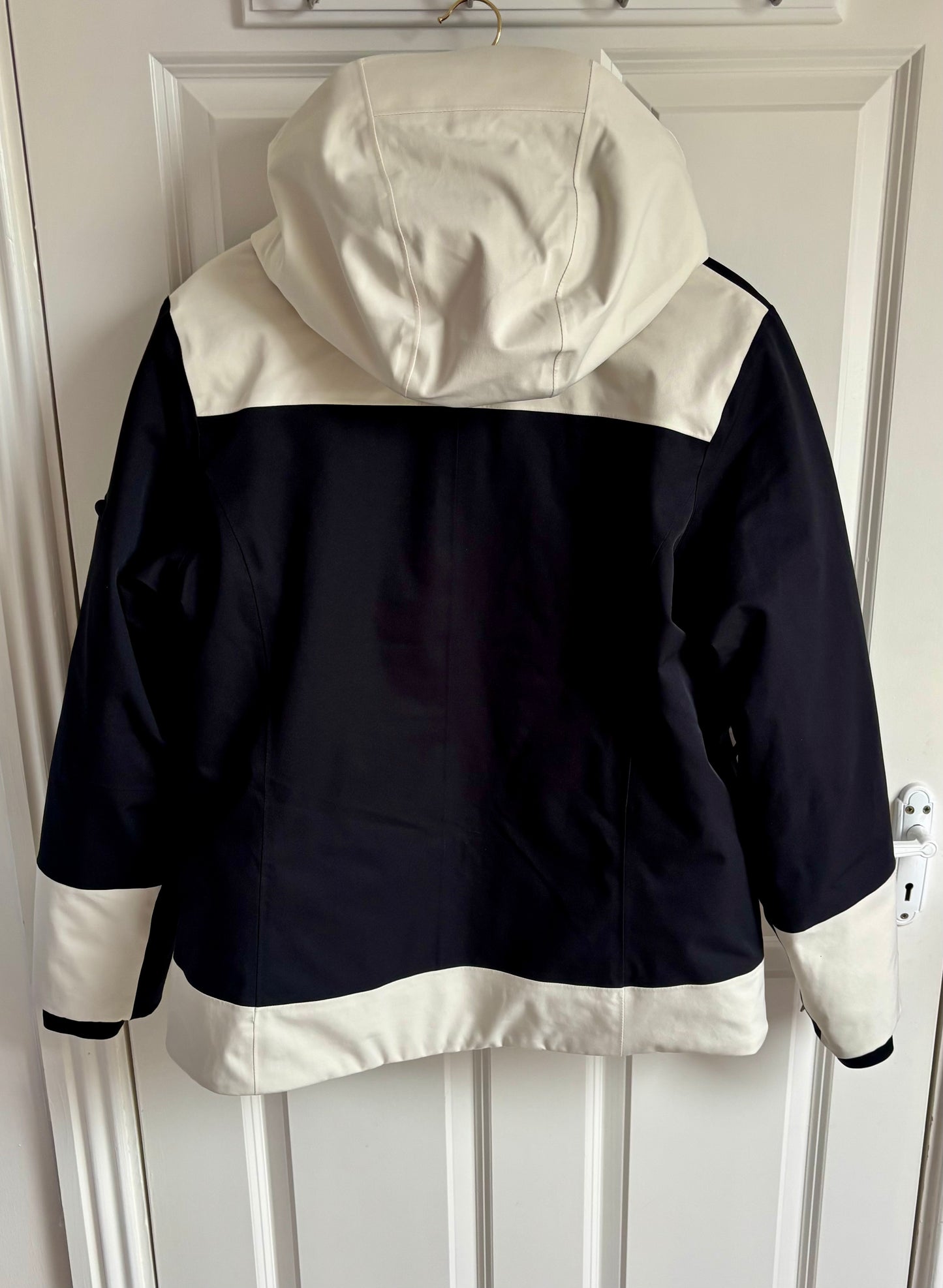 Veste bleue et blanche